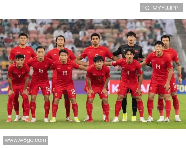 中国足球迎战荷兰队力争在国际赛场上展现实力与风采